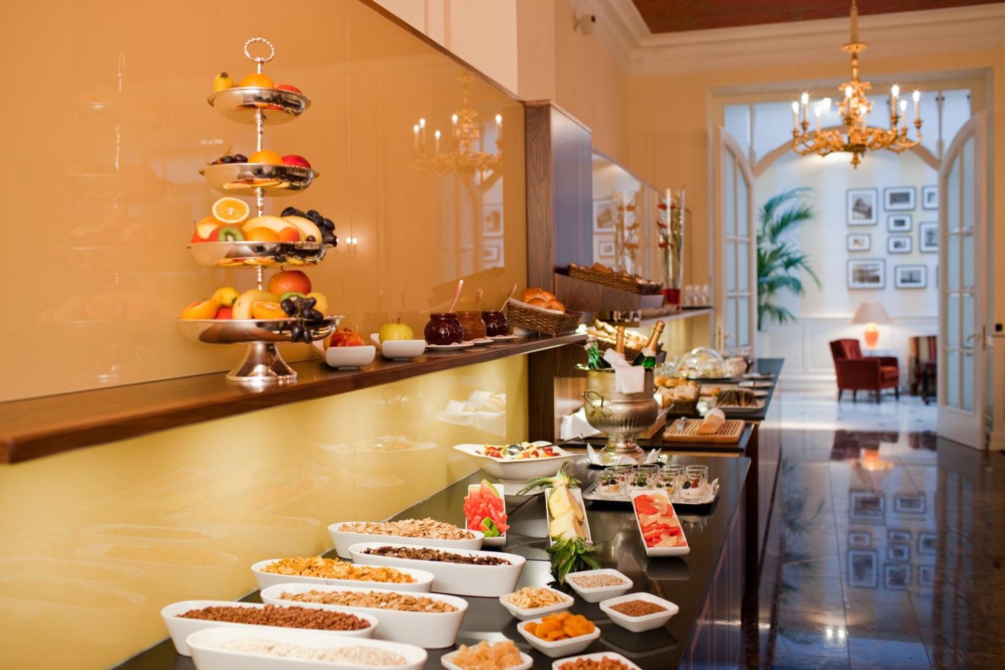 Hotel Kaiserhof Wien Luaran gambar