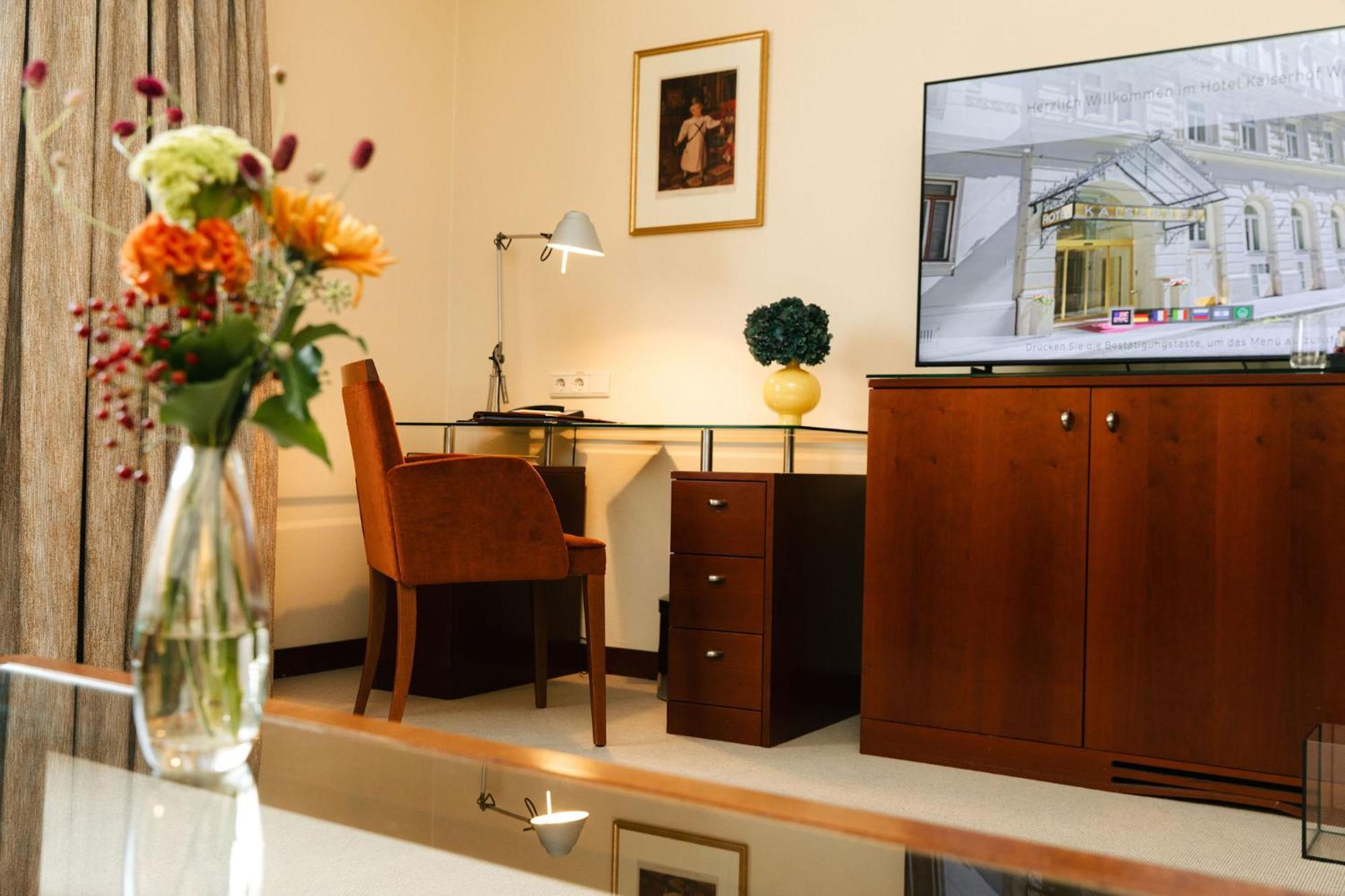 Hotel Kaiserhof Wien Luaran gambar