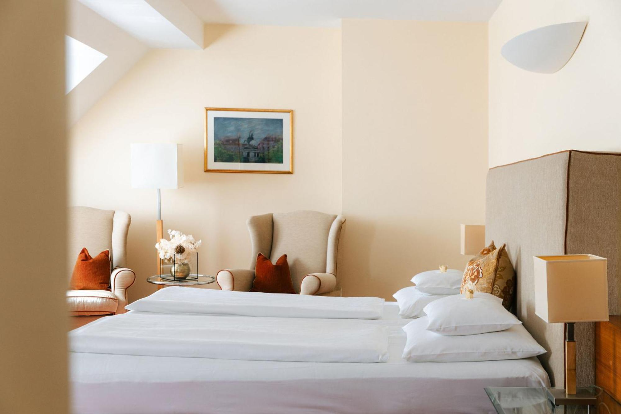 Hotel Kaiserhof Wien Luaran gambar